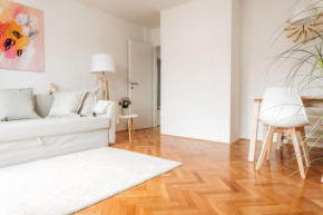 White Apartment - FREE PARKING